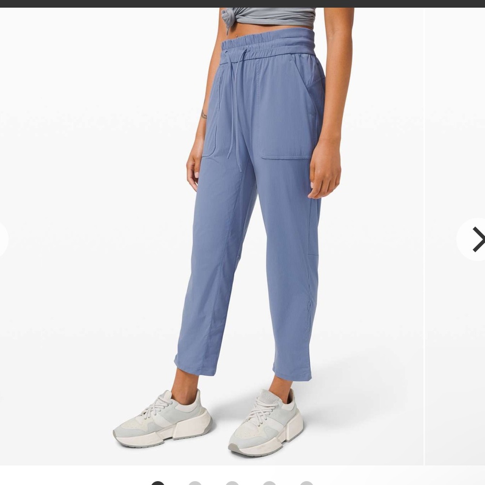 NWOT Lululemon Beyond the Studio Crop, High Rise in Blue. Size 10.